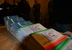 Costituzione Italiana e Statuto comunale: ecco i doni della Città ai neomaggiorenni